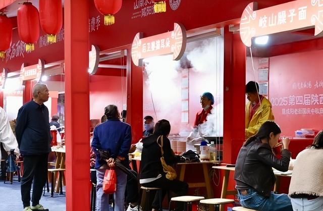 国庆消费不止“买买买”：五大趋势指向情感需求