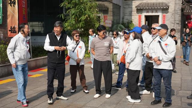 湾区文化探寻首站｜古董Mini车队巡游朱紫街