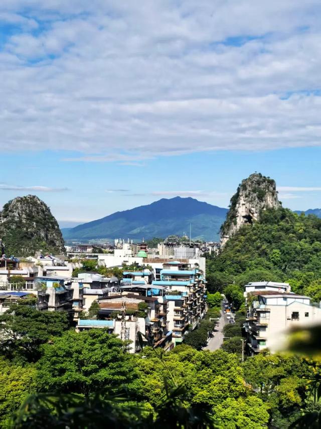 桂林：登峰尽赏满城秋！
