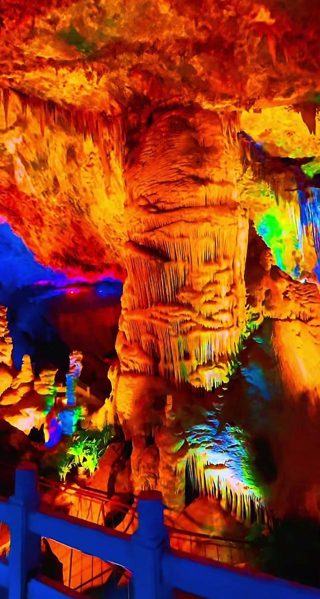 洛阳鸡冠洞大爷杀出旅游界最靓“显眼包”