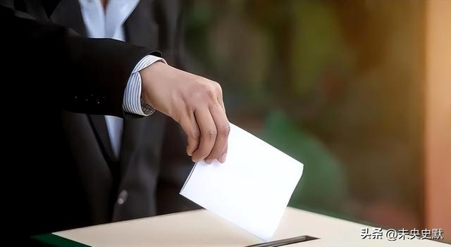 日本政坛巨震！166票封喉	，公明党倒戈，高市时代终结，中方回应