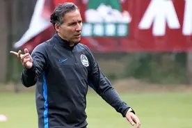 上港VS鲁能首发浮现：本土双铁腰坐镇，3大外援领衔，武磊冲锋图片