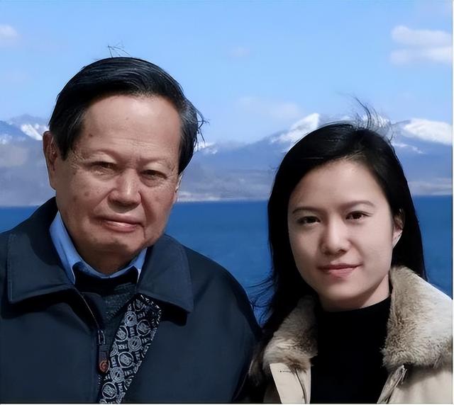 演都不演了！杨振宁去世仅4天	，恶心的一幕出现，结局大快人心