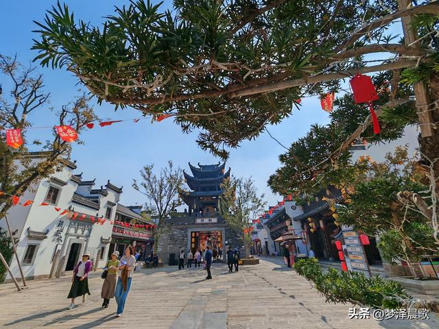 湖北祥云湾：九派建筑环湖立 传统现代共交融