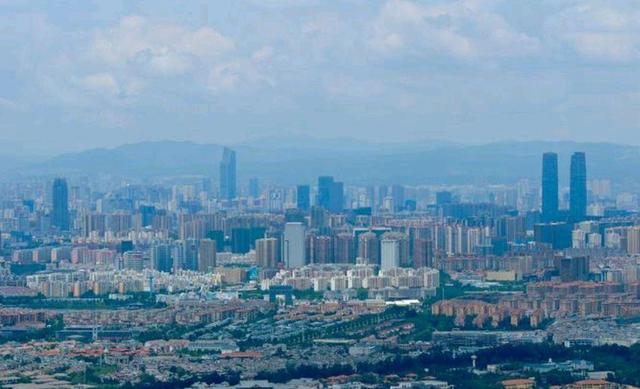 云南唯一特大城市，面积远超京蓉，人口突破八百万，有何不凡之处