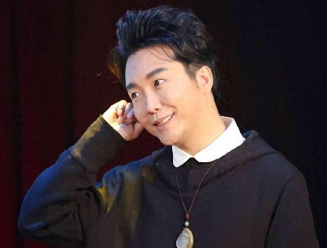 这一次，47岁的“跳梁小丑”李玉刚，如今已彻底走上了另一条道路