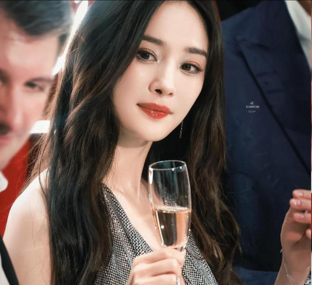 陪玩陪睡只是冰山一角？继向太后，周杰再曝潜规则，连杨紫也遭殃