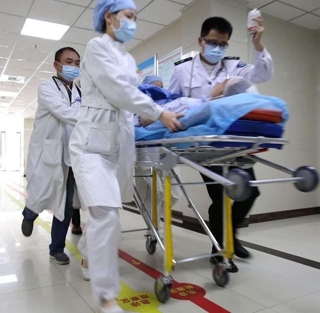 消化和晚饭有关？提醒：上了年纪，晚餐一定注意这3个习惯