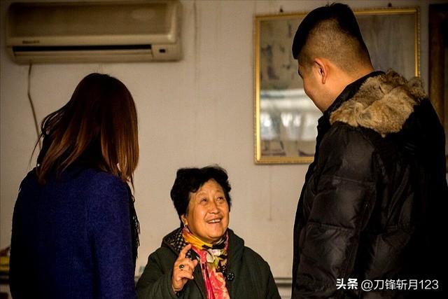 父亲进ICU40多天终于去世后，我才明白：好死不如赖活着，是错的