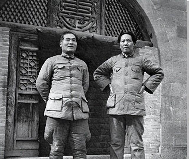 毛主席临终前为何拿掉叶剑英军权？众人不解，多年后才知主席苦心