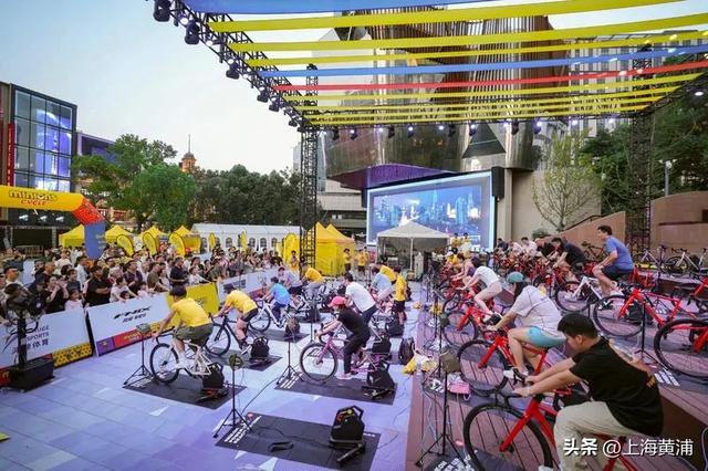 巨型小黄人登陆南京路！香蕉节开市，还有趣味骑行大挑战，游客：“这下圆满了”