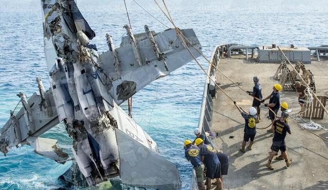 特朗普怕什么来什么！南海传出重要消息，美战机坠海，中国提议免费帮忙打捞，伤害不大侮辱极强