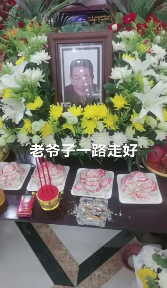 杨少华豪华灵堂曝光，中华烟成堆，生前账号1分钟视频报价超3万