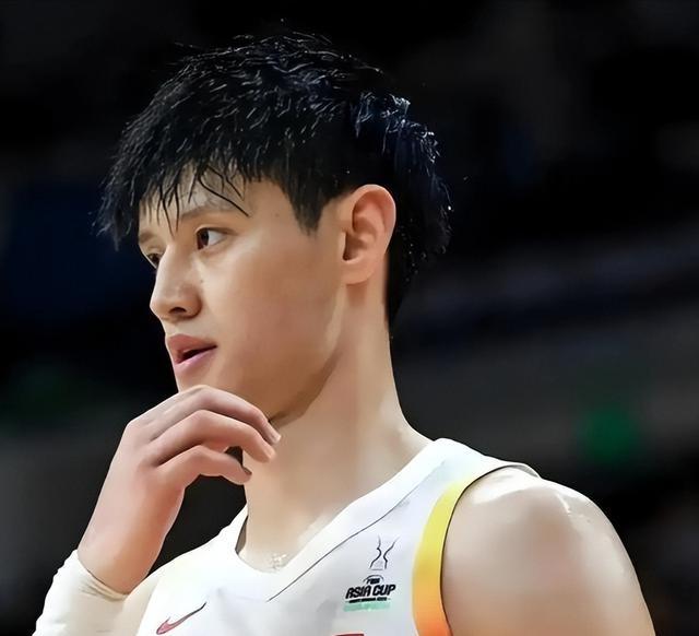 恭喜！22岁曾凡博签约达成，拒绝海外合同重返首钢，奥莫特被裁！