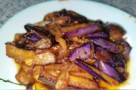 尿酸高与茄子有关系？医生忠告：注意这3种食物嘌呤比它高得多！图片