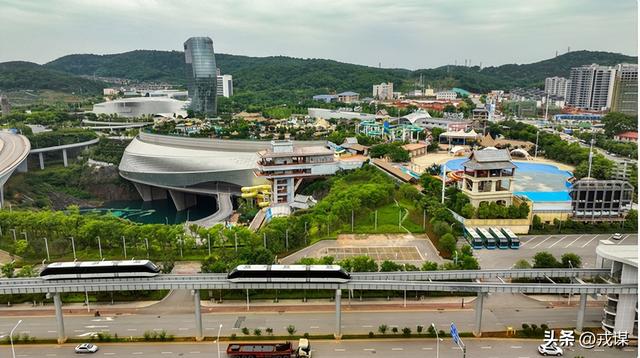 湖南智造杀疯了！无人矿山卡车自己干活，6分钟造台挖掘机