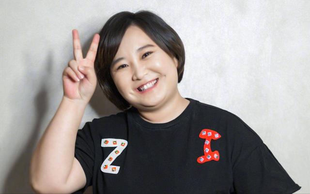 退出春晚解散公司，被“综艺”开除，44岁贾玲近况曝光	，面相变了