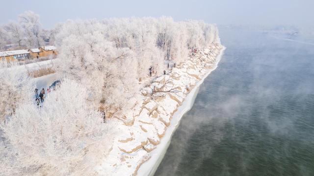 不是日本！不是韩国！这个人少静谧的雾凇仙境，感受一场玉树琼花