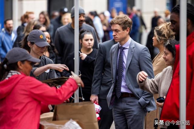 停摆创纪录！联邦瘫痪冲击民生，特朗普“独家造秀”引爆治理危机