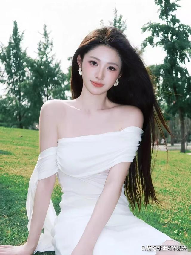 云南一校花，172cm身段45kg	，美得太犯规，让人移不开眼