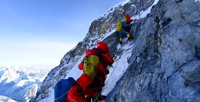 登一次珠穆朗玛峰，到底要花多少钱？10万人民币只能买个门票！