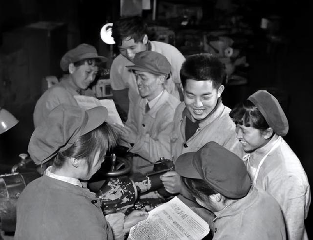 他是南宁市委原书记，连任两届中央候补委员，1985年降为处长