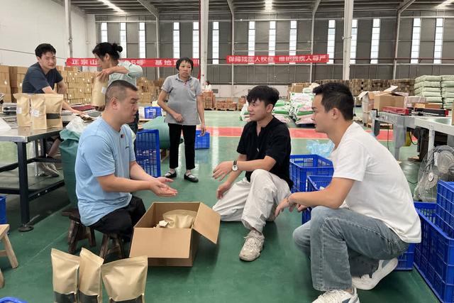 “板凳主播”迎战双十一 “指尖经济”点亮新希望