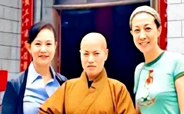 释智定：比释永信更奢靡，穿黑丝上班，住千万别墅，两个和尚老公