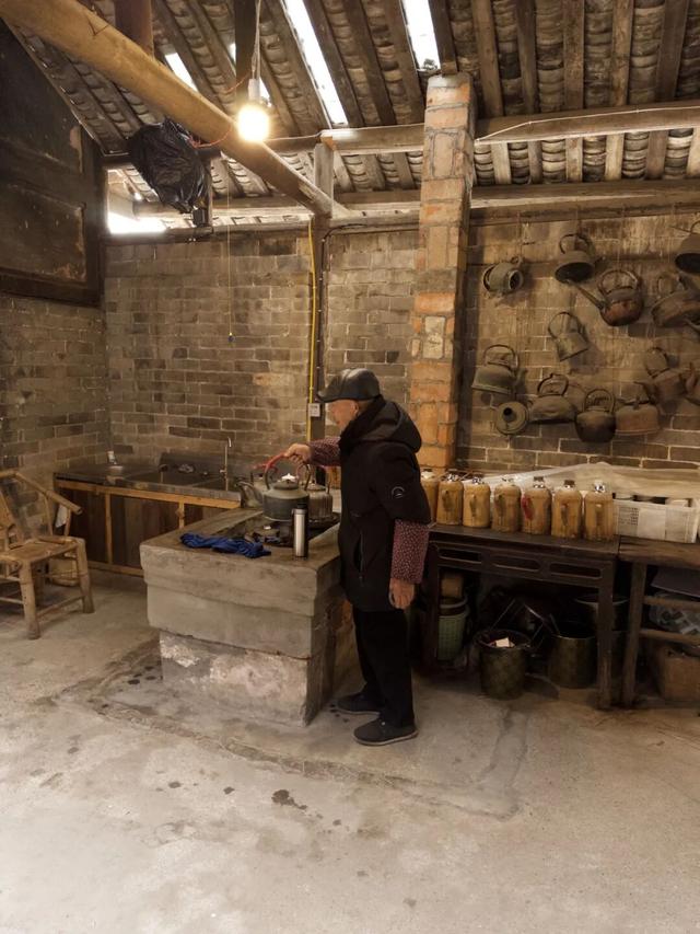 成都向西，拜访邛崃最“慢”的古镇，把千年时光泡进茶里