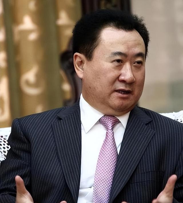 刚还完6000亿外债，71岁的王健林又迎来大麻烦，儿子还在赌场挥霍