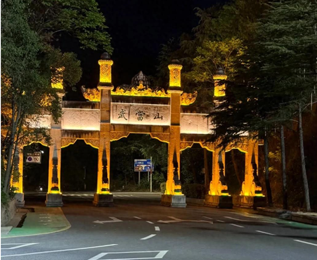 越扒越有！少林寺刚被调查，武当山也上了热搜，一个贪钱一个明抢