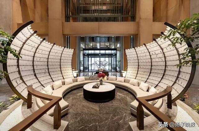 “天下第一水司楼”曾举债2亿烂尾，时隔8年改成高档酒店迎客，国庆假期最贵房型3688元/晚