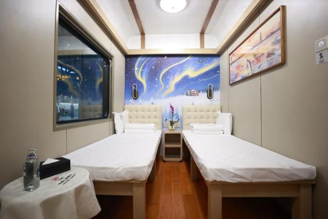 哈铁全新高端旅游专列今日亮相!棋牌室、练歌房……能想到的配置全都有!