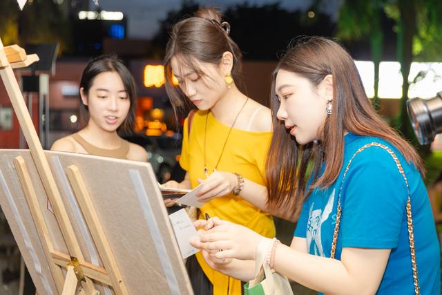 图集｜友趣星期六，微醺电影夜！周末解锁社交新姿势