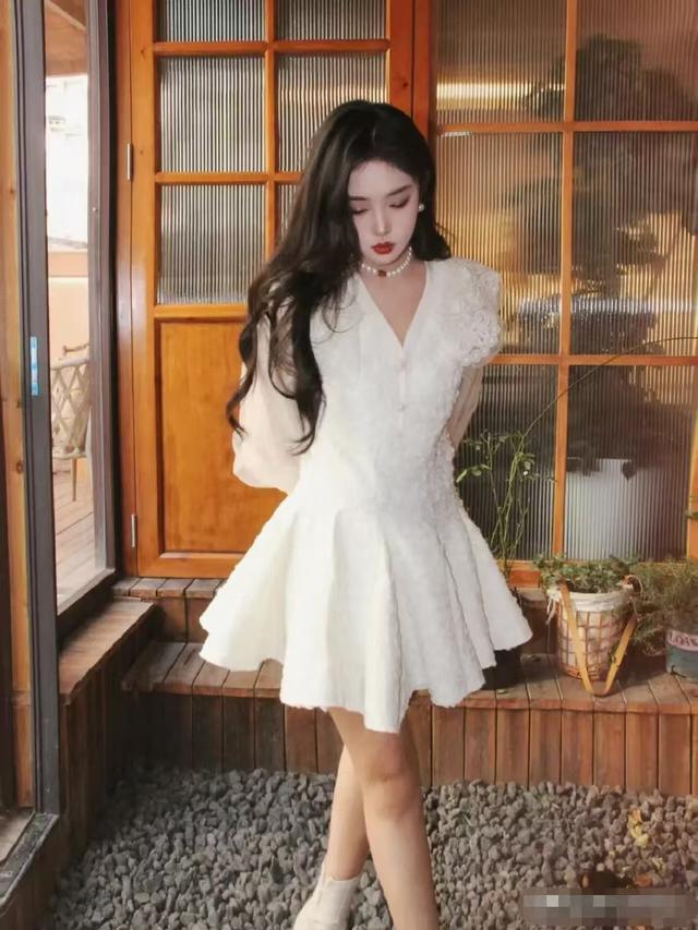 四川一校花	，170大长腿，仙姿玉色，貌美迷人	，绝世佳人不过如此