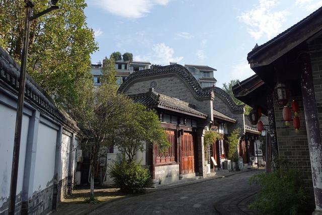 四川隆昌有一座石牌坊古镇，青石黛瓦间，解读牌坊背后的历史故事