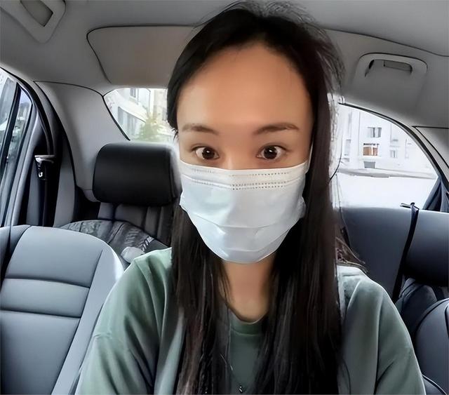 35岁郑爽近照曝光！形象管理失败，彻底成了素人	，在美日子舒坦了