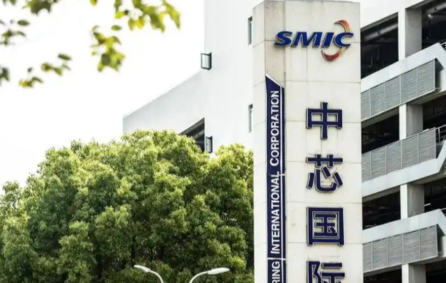 荷兰政府花200亿挽留无效！光刻机巨头ASML为何要从老家搬走？