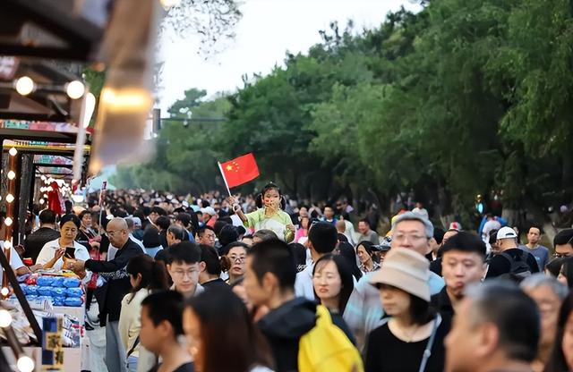 “三园”嗨玩，“四街”漫游！把长春秋天的仪式感拉满了~