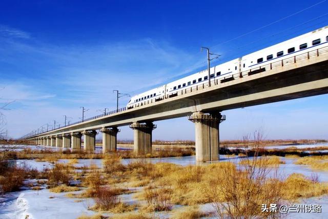 铁道风景线 | 黑河映铁骨，四季见风华