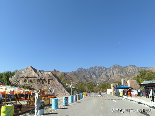 威观宁夏：贺兰山，银川铁丝围栏里的“父亲山”