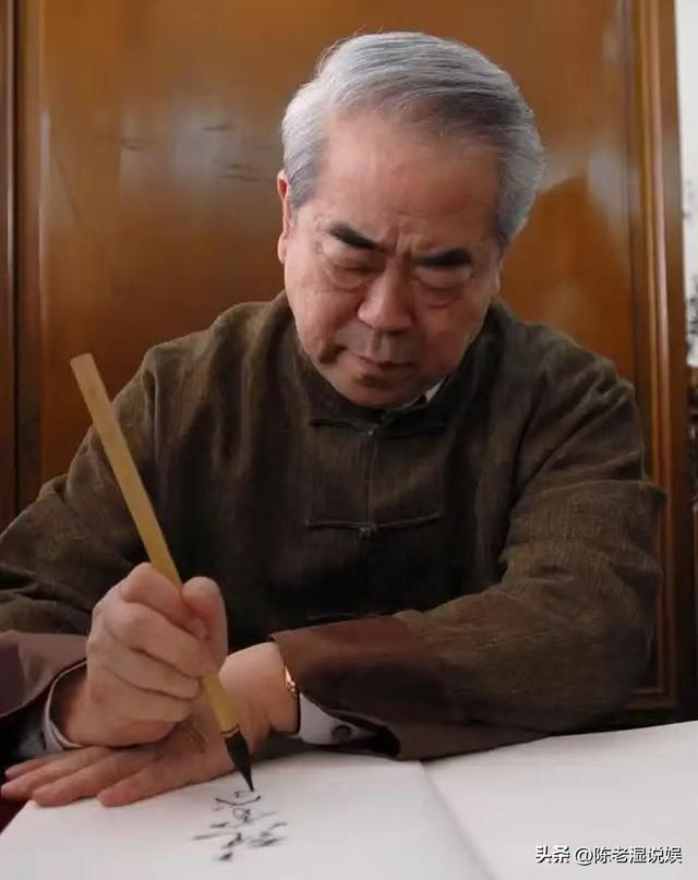 与女儿断绝关系不到3天，范曾担心的事发生了，小50岁娇妻受牵连