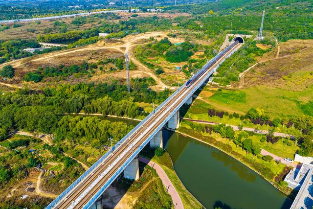 深秋泰安陡山河