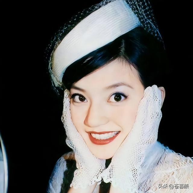 落地凤凰不如鸡！赵薇回老家探亲，全副武装包裹，不敢露脸怕见人