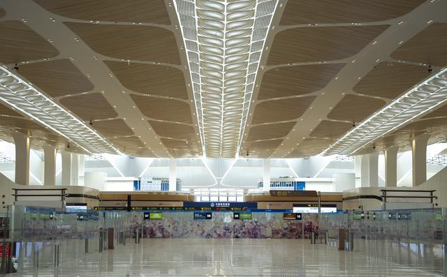 广州白云T3航站楼启用：全国最大单体机场诞生，岭南花城新地标