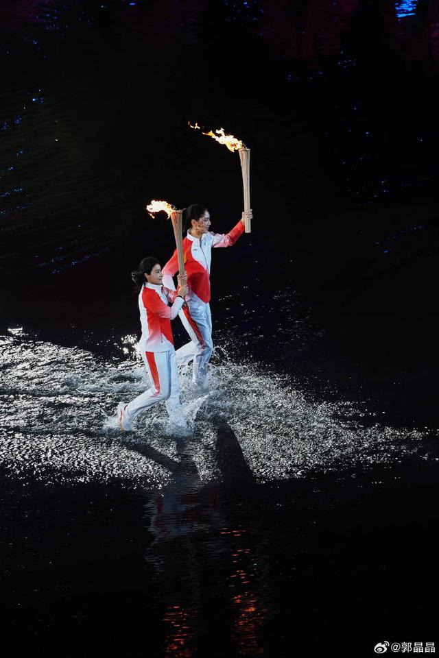 霍震霆没想到，44岁儿媳郭晶晶再次官宣喜讯，让整个阔太圈沉默了