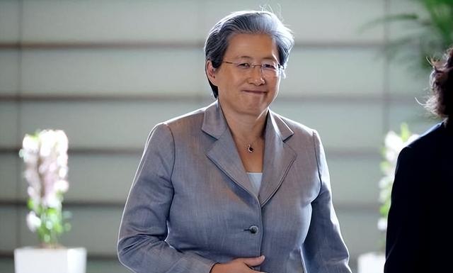 年薪4亿！美国芯片女王原来是中国人，为何却顶风为中国定制芯片