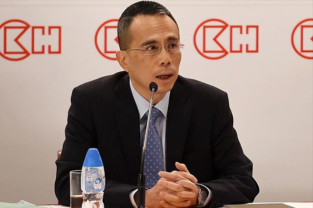2909亿身价有何用？97岁的李嘉诚无力回天，两个60岁儿子已成心病