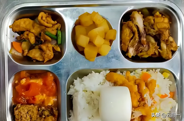 北京下了死命令：2027年底前，所有中小学必须告别“校外配餐	”