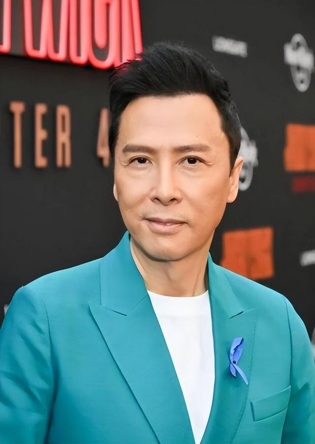 谢霆锋也没想到，张柏芝会因阅兵当天的一特殊举动，实现口碑暴增